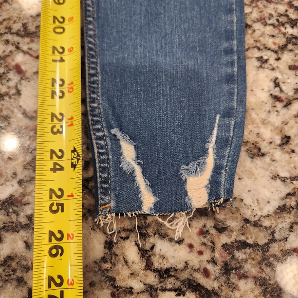 BNWT Free People Shark Bite Mid Rise Distressed Skinny Jeans - Picture 5 of 7